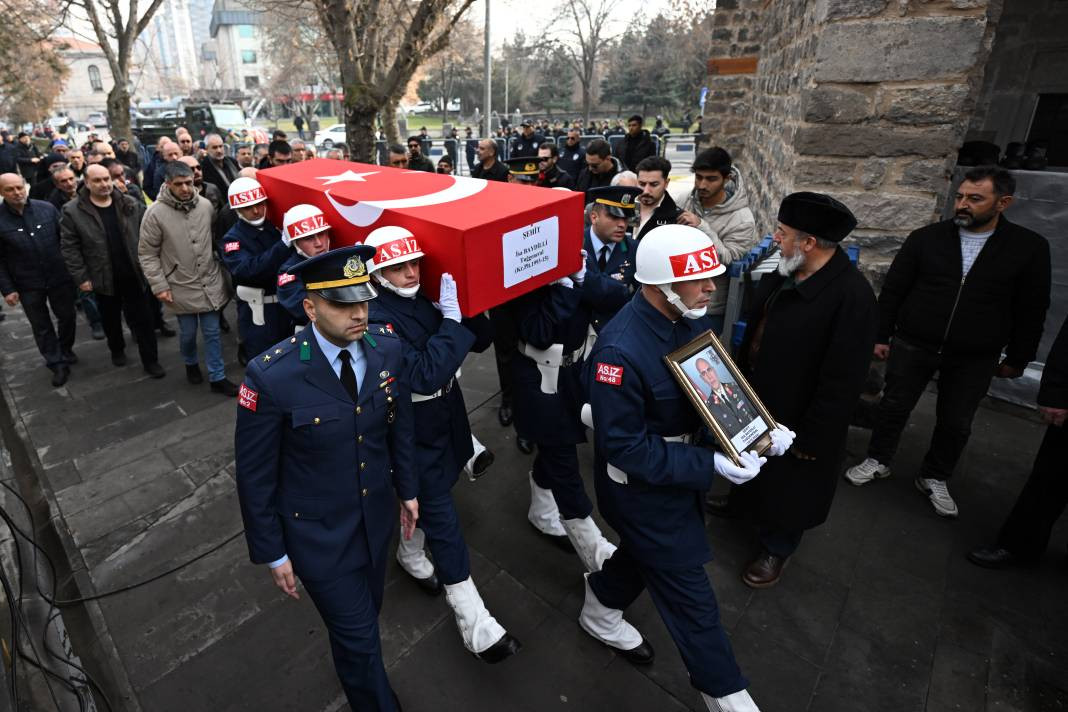 Kayseri şehidine ağladı! Tuğgeneral İsa Baydilli'ye son veda - Resim: 11